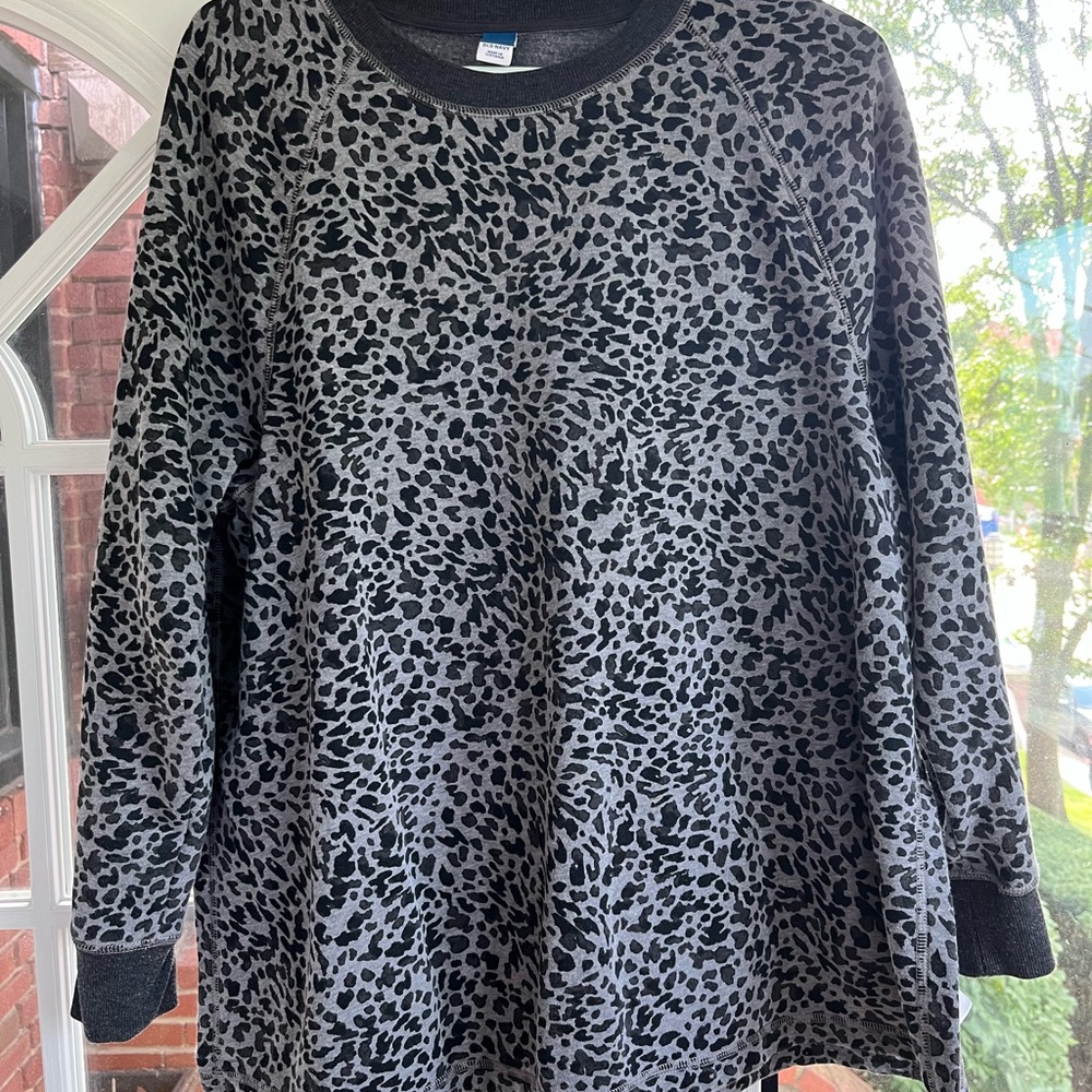 Old Navy Maternity Black and Gray Leopard Print Sweater